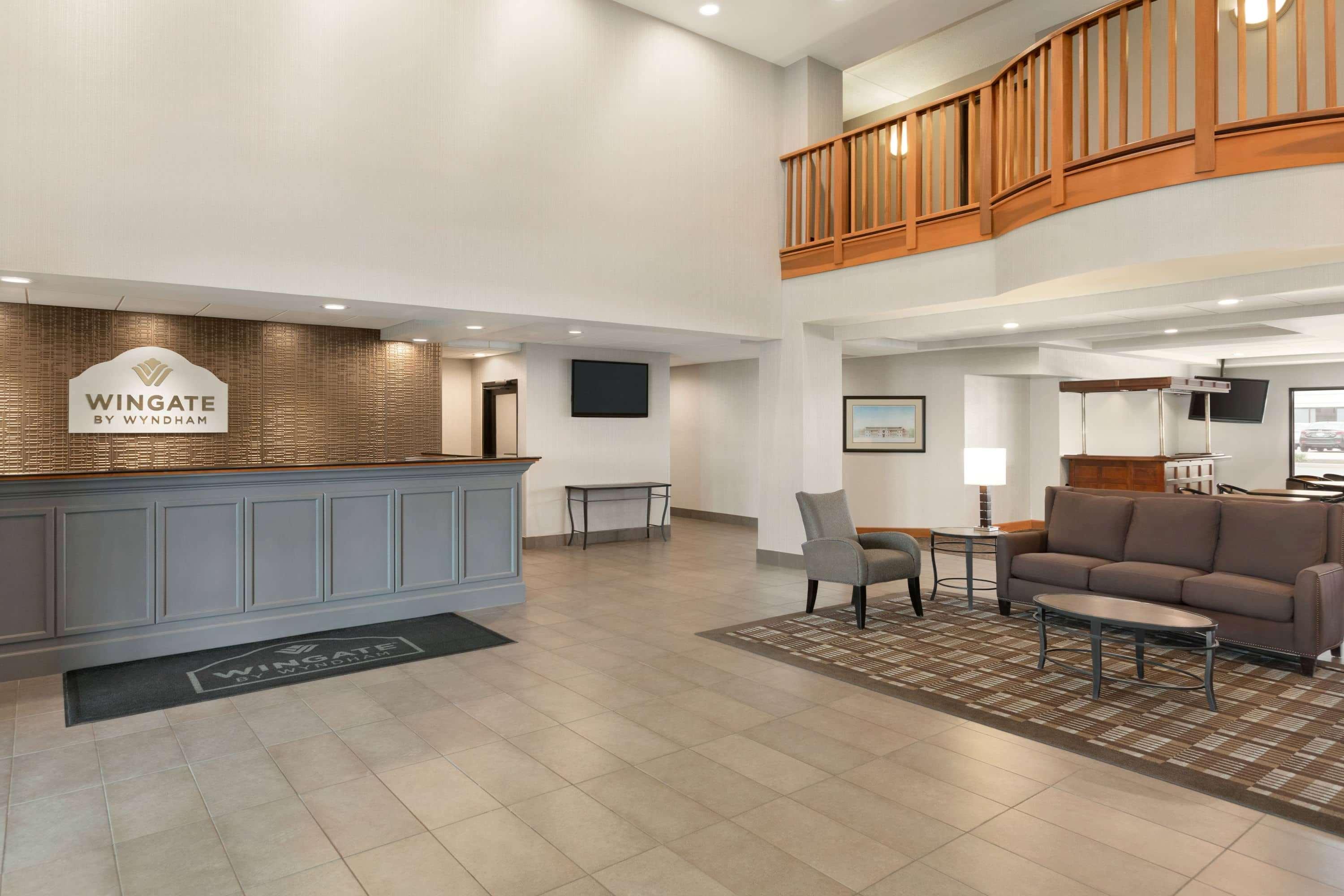 Wingate By Wyndham Cincinnati Blue Ash Exterior photo