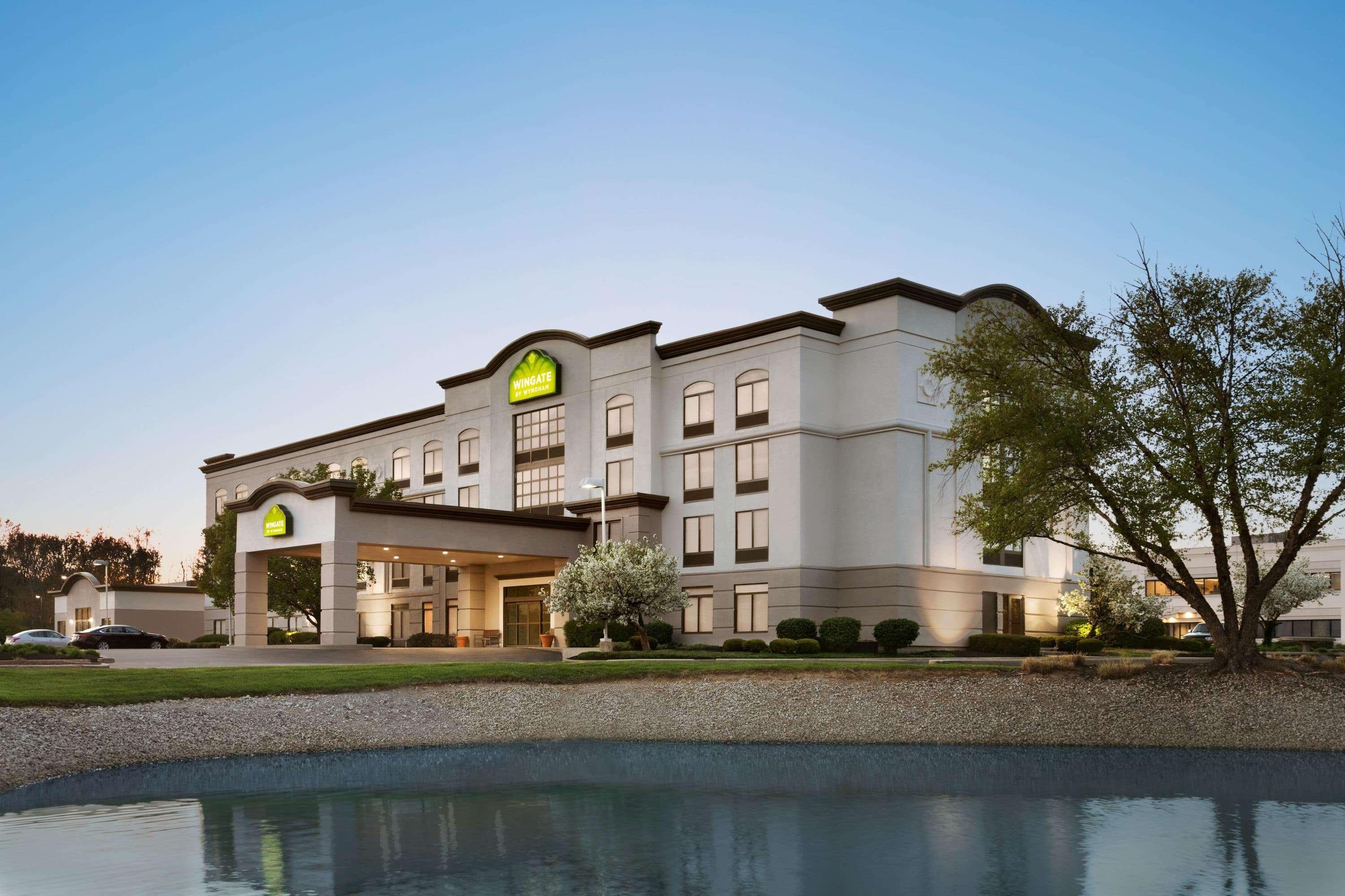 Wingate By Wyndham Cincinnati Blue Ash Exterior photo