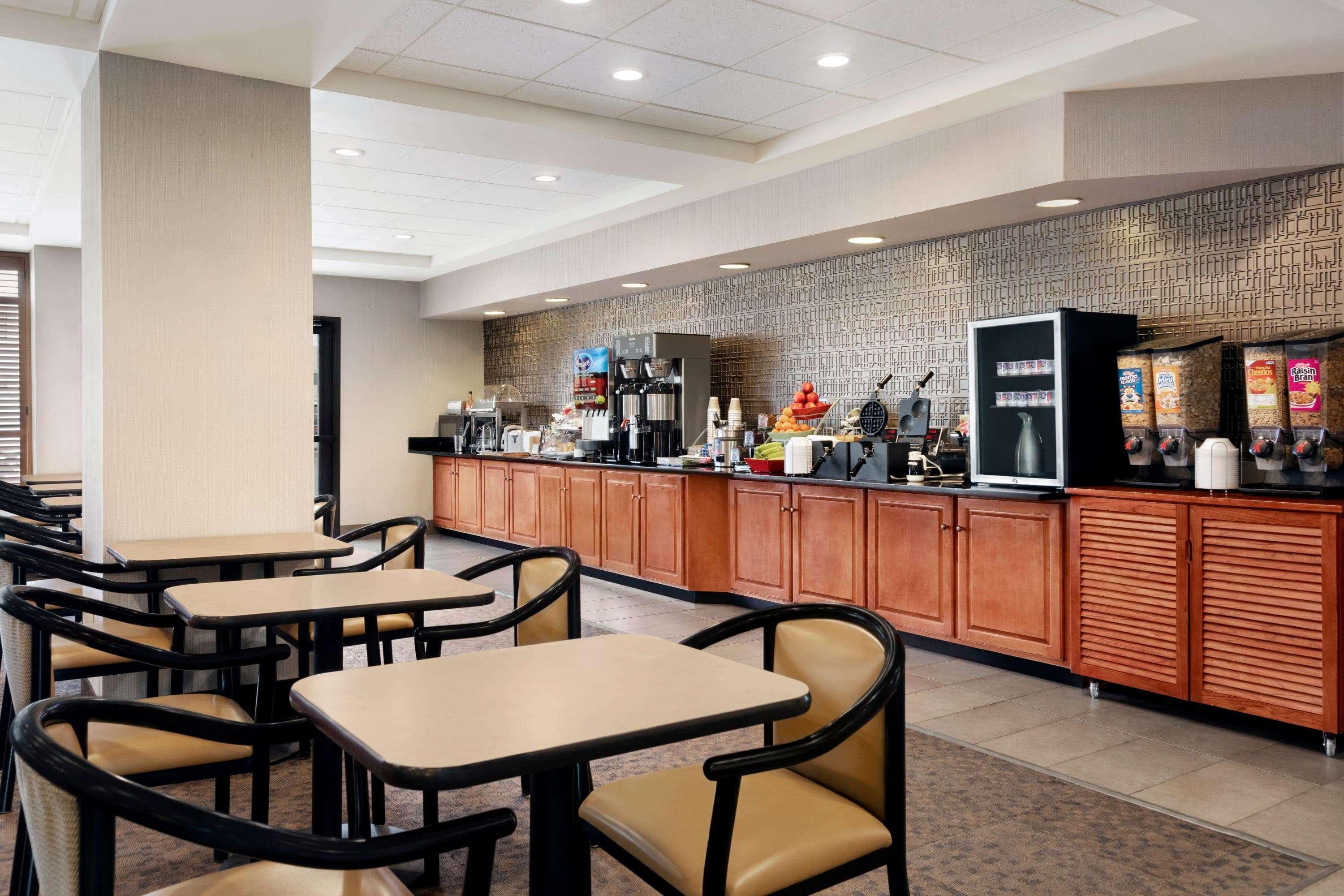 Wingate By Wyndham Cincinnati Blue Ash Exterior photo