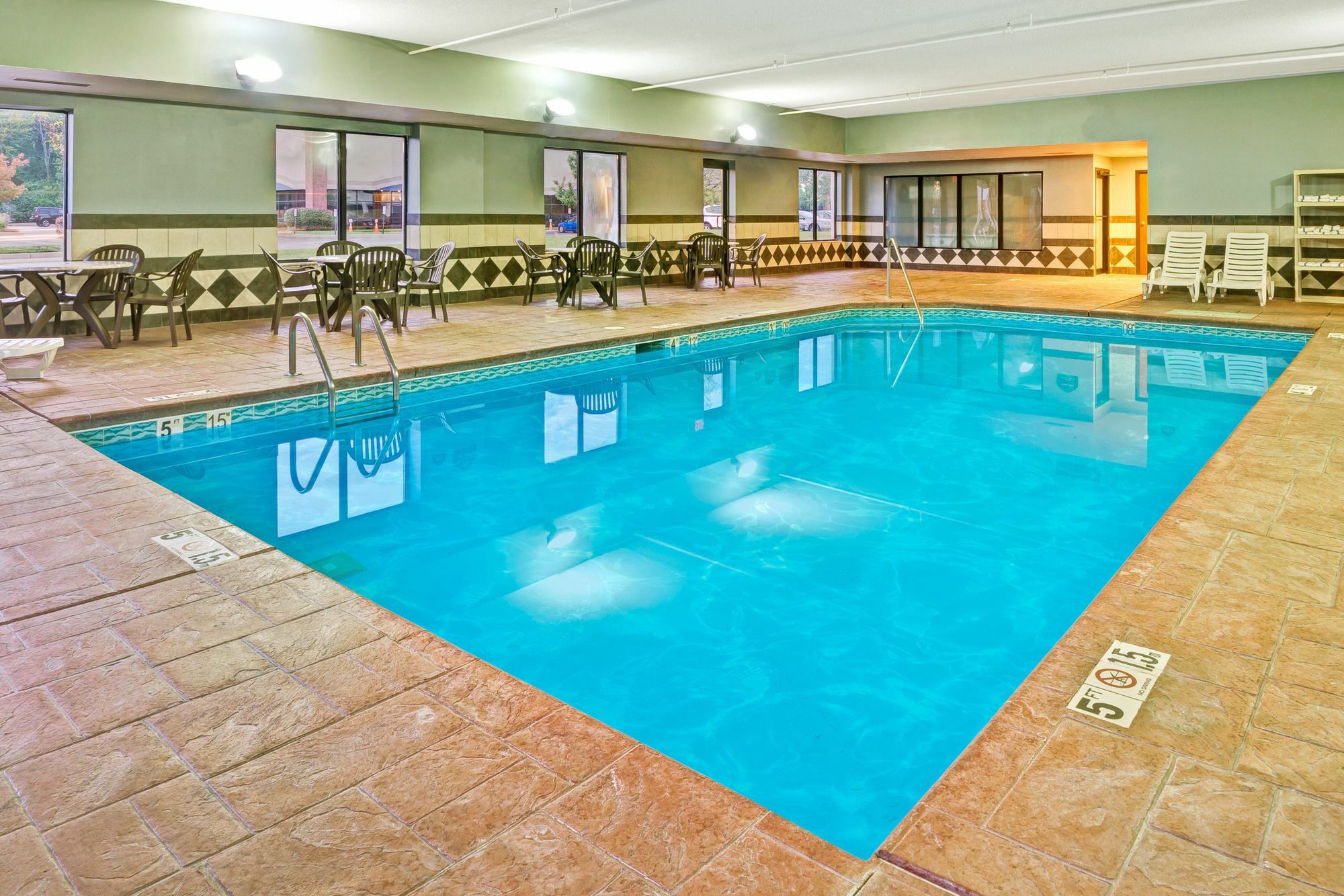 Wingate By Wyndham Cincinnati Blue Ash Exterior photo