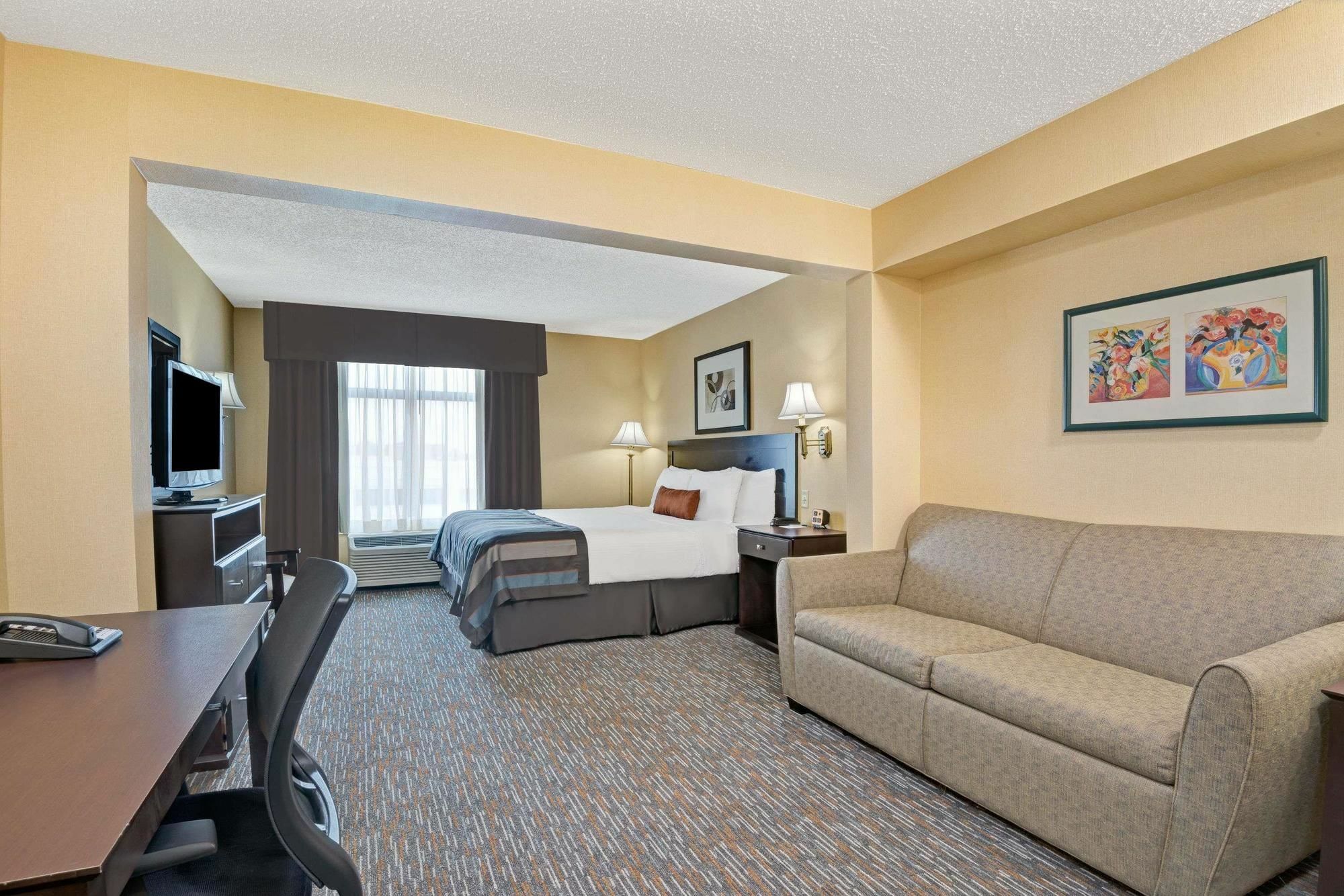 Wingate By Wyndham Cincinnati Blue Ash Exterior photo